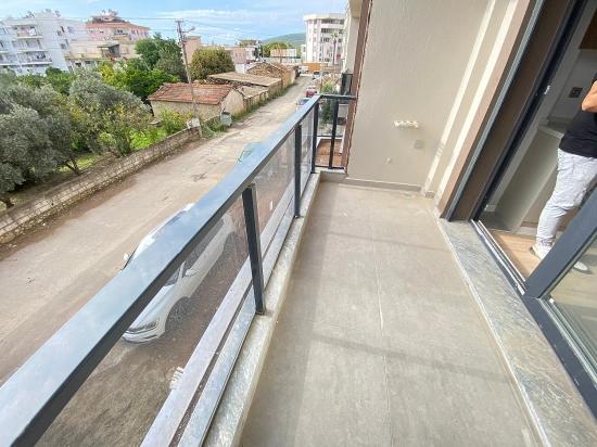 Gümüldür De Çarşı Merkezinde Asansörlü 2 Kat Satılık 2+1 Daire