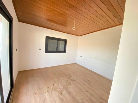 Seferihisar:cumhuriyet Mah.denize Yakın Sıfır 3+1.ruhsatlı Köşe Villa