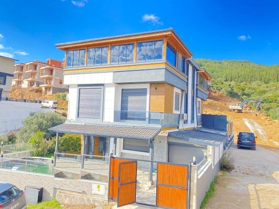 Seferihisar Doğanbey De Havuzlu Full Deniz Satılık 5+1 Villa