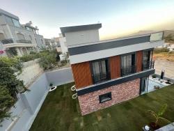 Seferihisar Doğanbey Atatürk Mah. Satılık 3+1 Villa - 300 m²