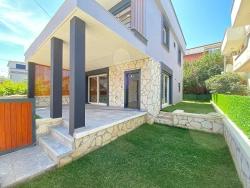 Seferihisar Doğanbey Cumhuriyet Mah. Satılık 3+1 Villa - 200 m²