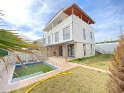 Seferihisar Tepecik Mah. Satılık 4+1 Villa - 256 m²