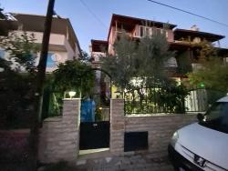 Ürkmez Deniz Tarafında Ara Kat 2+1 Eşyalı Yıllık Kiralık Daire