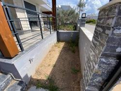 Seferihisar.cumhuriyet Mah.denize 500M Mesafede,Geniş Bahçeli Satılık 2+1 Villa