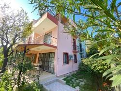 Ürkmez De Merkezinde Denize 400M Bahçeli Satılık 5+1 Villa