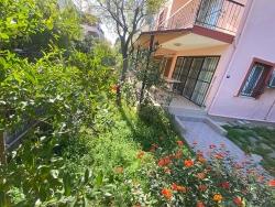 Ürkmez De Merkezinde Denize 400M Bahçeli Satılık 5+1 Villa