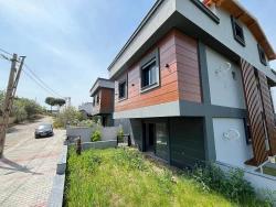 Özdere'de Denize Yürüme Mesafesinde Modern Mimarı Satılık 3+1 Villa