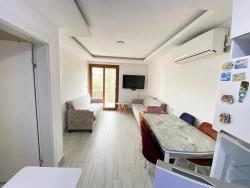 İzmir Ürkmez De Plaja 100M Havuzlu Site İçin'de 2+1 Satılık Daire