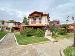 Ürkmez De Full Eşyalı Denize Sıfır Siteiçinde Satılık 3+1 Villa
