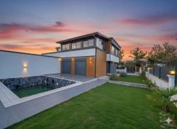 Seferihisar Kavakderede 550M² Arsa,Ultra Lüks Havuzlu 3+2 Villa