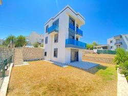 Seferihisar Akarca’da Denize Komşu, Modern Mimariyle Tasarlanmış Tam Müstakil 3+2 Villa