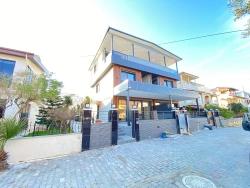 Seferihisar Mersin Alanı'nda Denize Sıfır, Akıllı Sistemli Lüks Satılık 3+1 Villa!