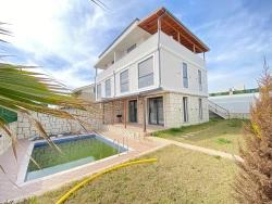 Seferihisar 'Da Tam Müstakil, Havuzlu & Full Deniz Manzaralı 4+2 Ultra Lüks Villa!