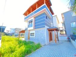 Seferihisar:cumhuriyet Mah.denize Yakın Sıfır 3+1.Ruhsatlı Köşe Villa