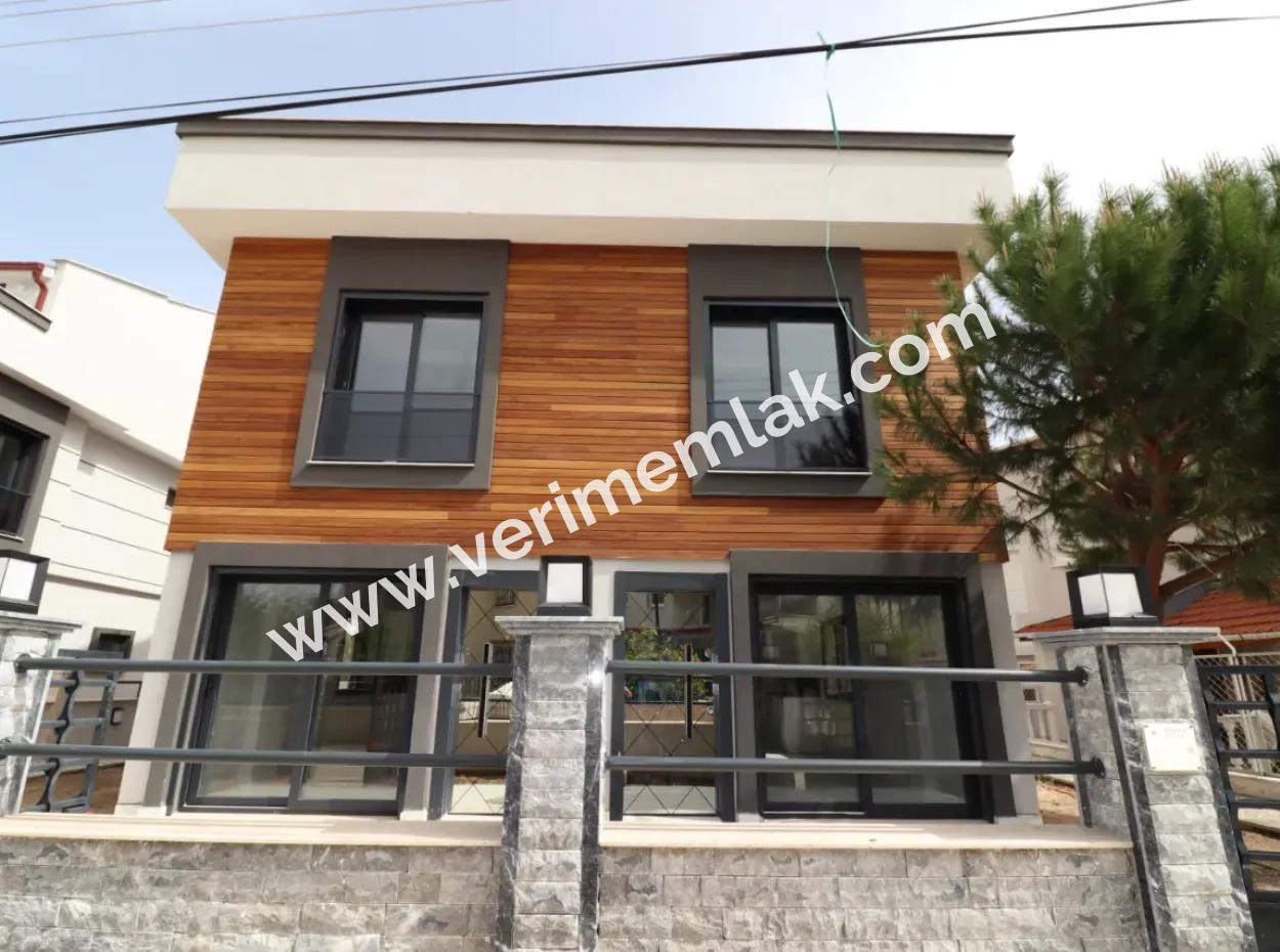 İzmir Menderes Özdere’de Ultra Lüks Özel Yapımlı 3+1 Villa