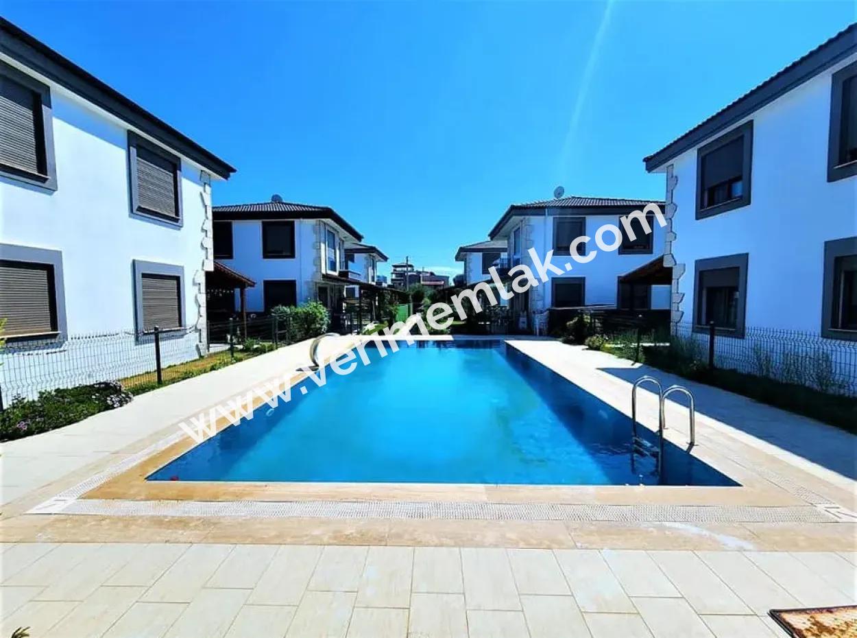 Doğanbey De Mustakil Havuzlu Site İçerisinde Satılık 3+1 Villa