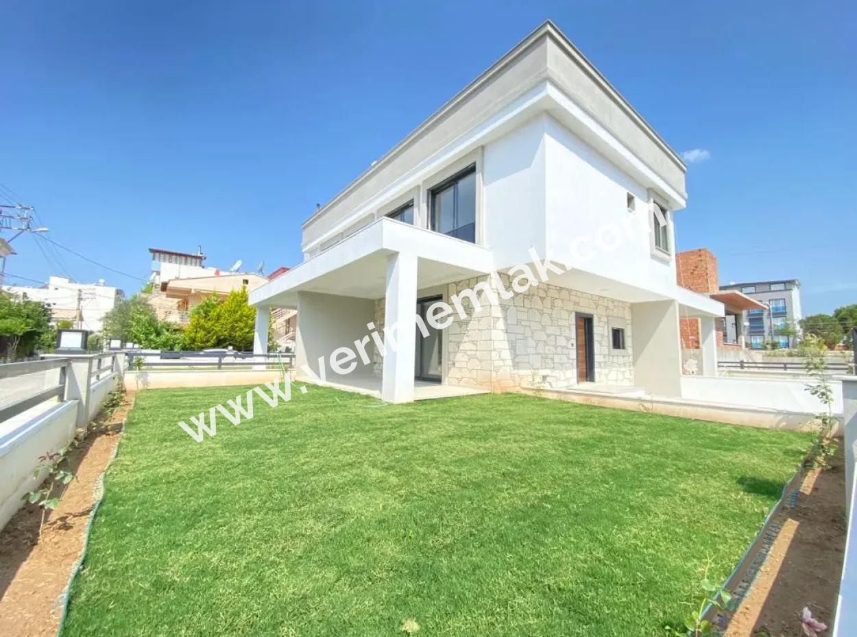 Payamlı Denize 200 Mt Mesafede Köşe Satılık 3+1 Villa