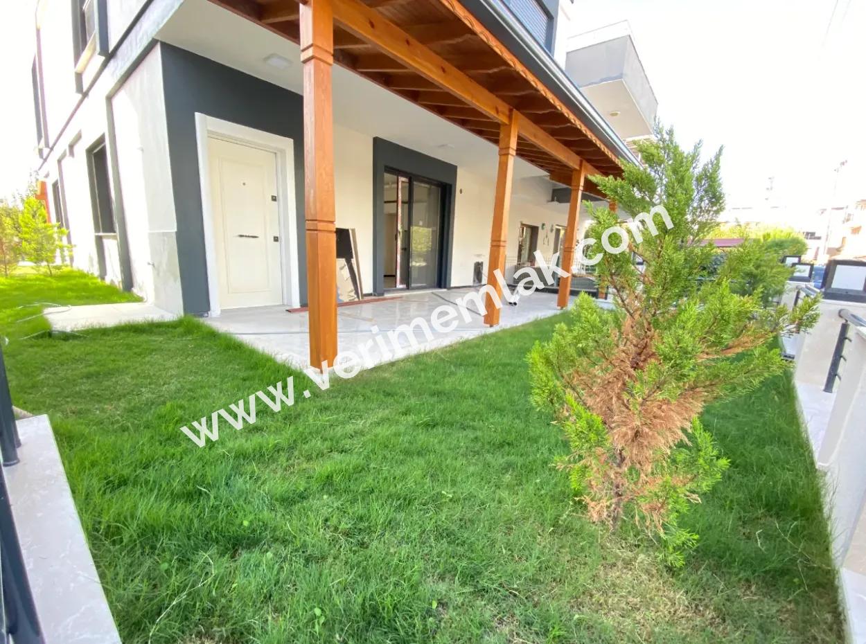 Doğanbey De Geniş Bahçeli Denize 300 M2 Mesafede Satılık 3+1 Villa