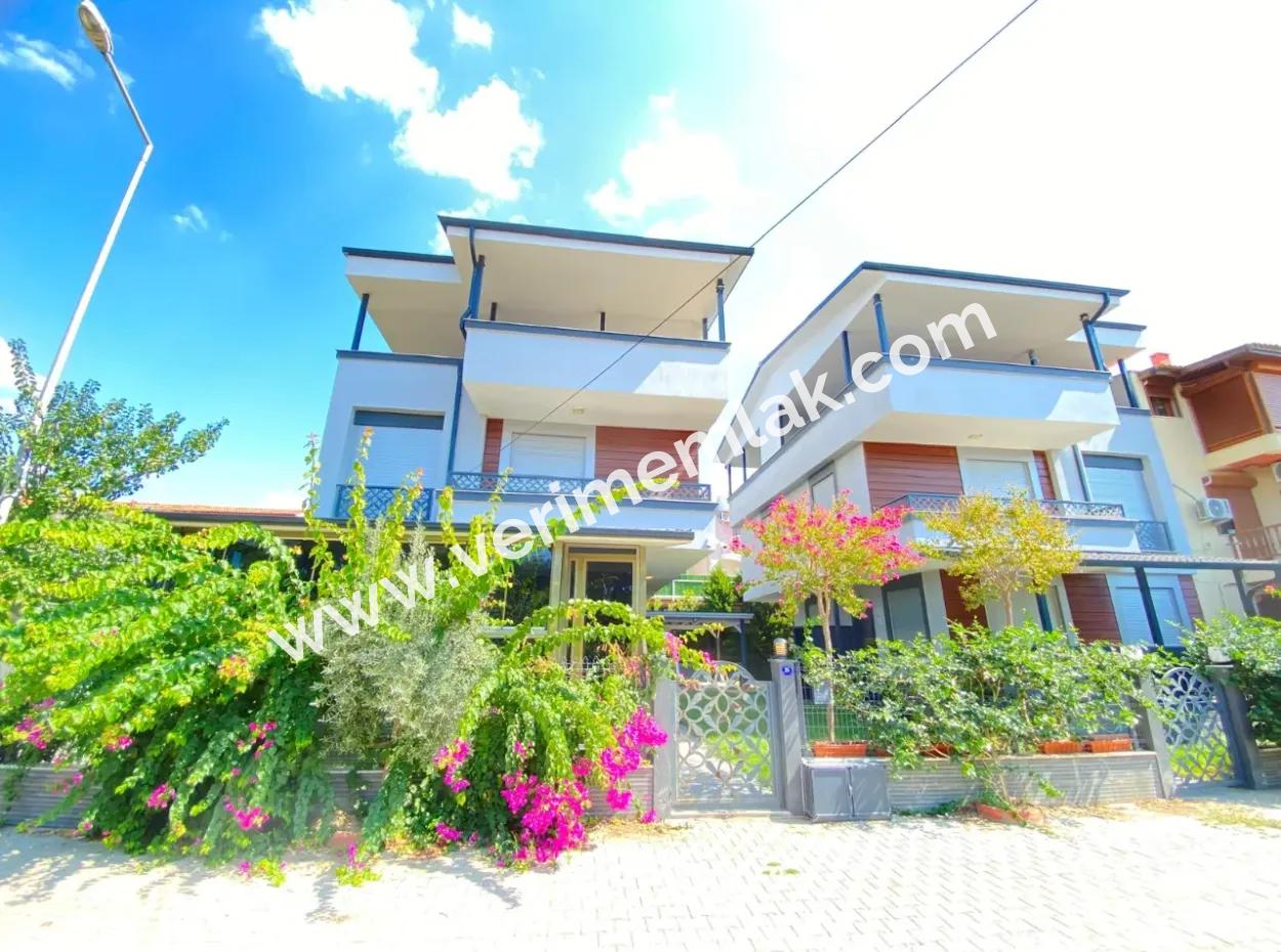 Ürkmez De Full Deniz Satılık 3+1 Villa