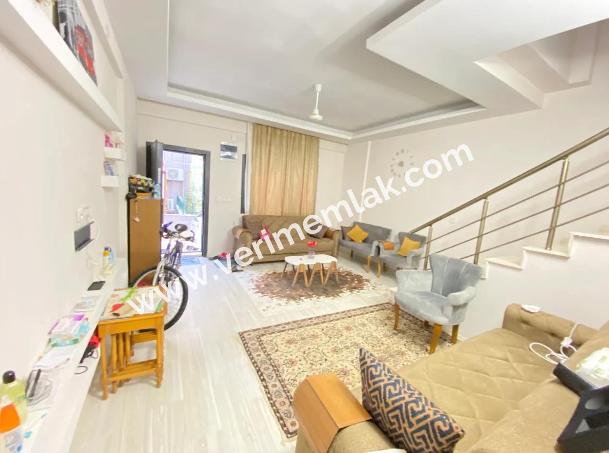 Ürkmez De Denize 250M Salon Mutfak Ayri Satılık 3+1 Villa