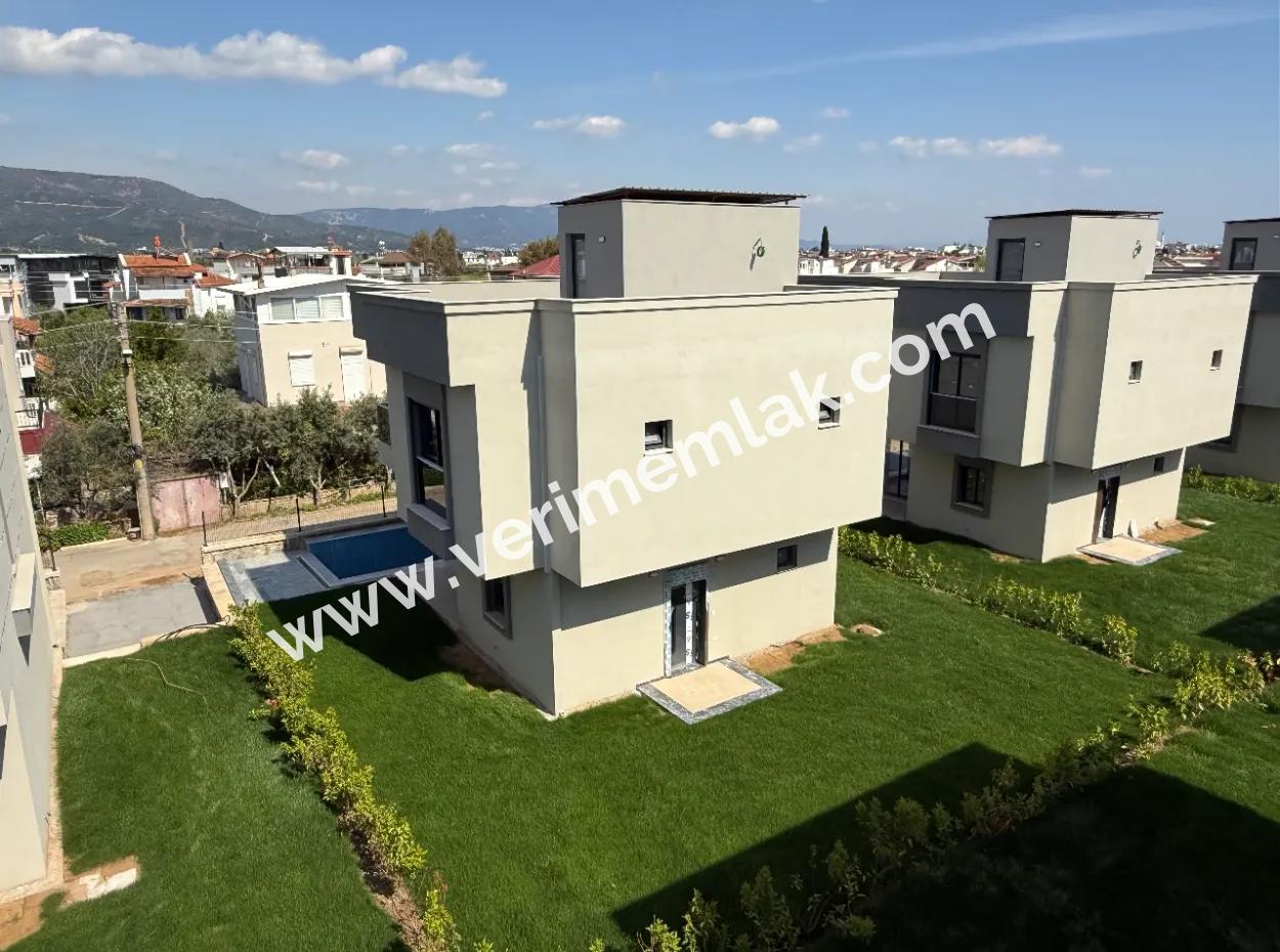 Doğanbey De Yerden Isıtma Havuzlu Satılık 3+1 Villa