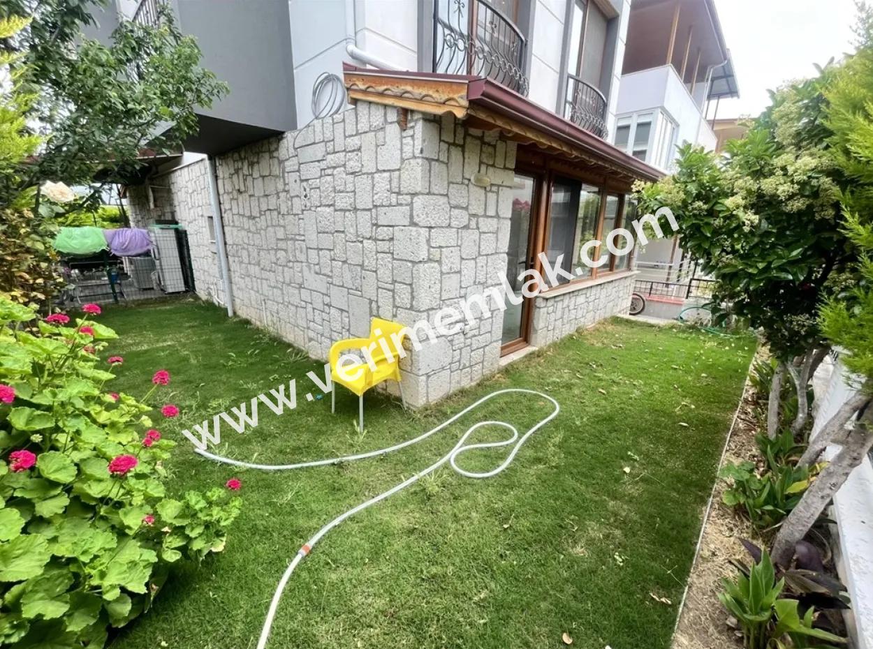 Ürkmez De Deniz Yakın Bahçeli Satılık 3+1 Villa