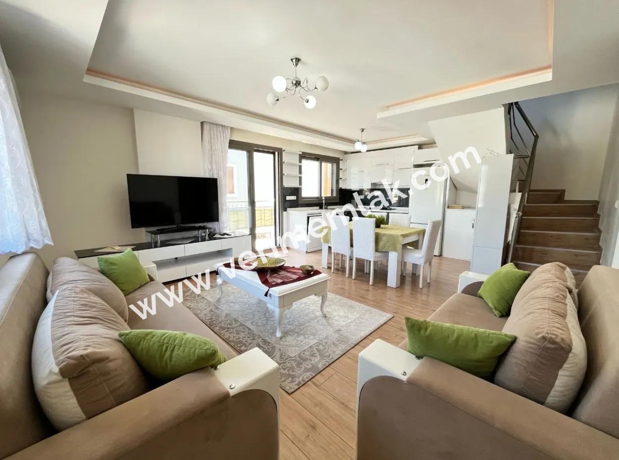 Ürkmez Merkez'de Satılık Full Eşyalı Teraslı 2+1 Daire Dubleks