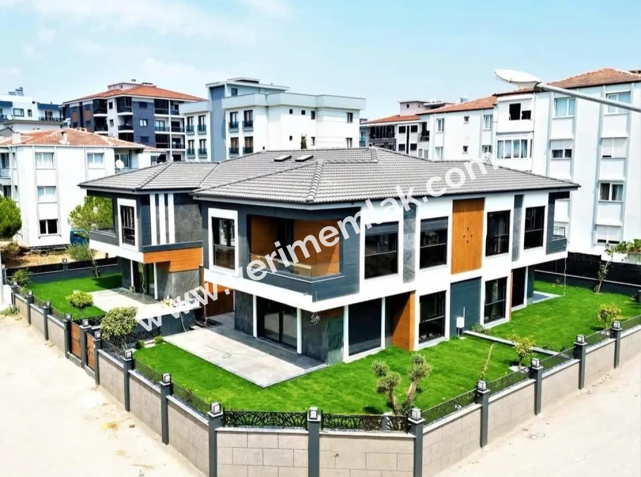 Seferihisar Camikebir De Mustakil Bahçeli Ultra Lükx Satılık 3+1 Villa