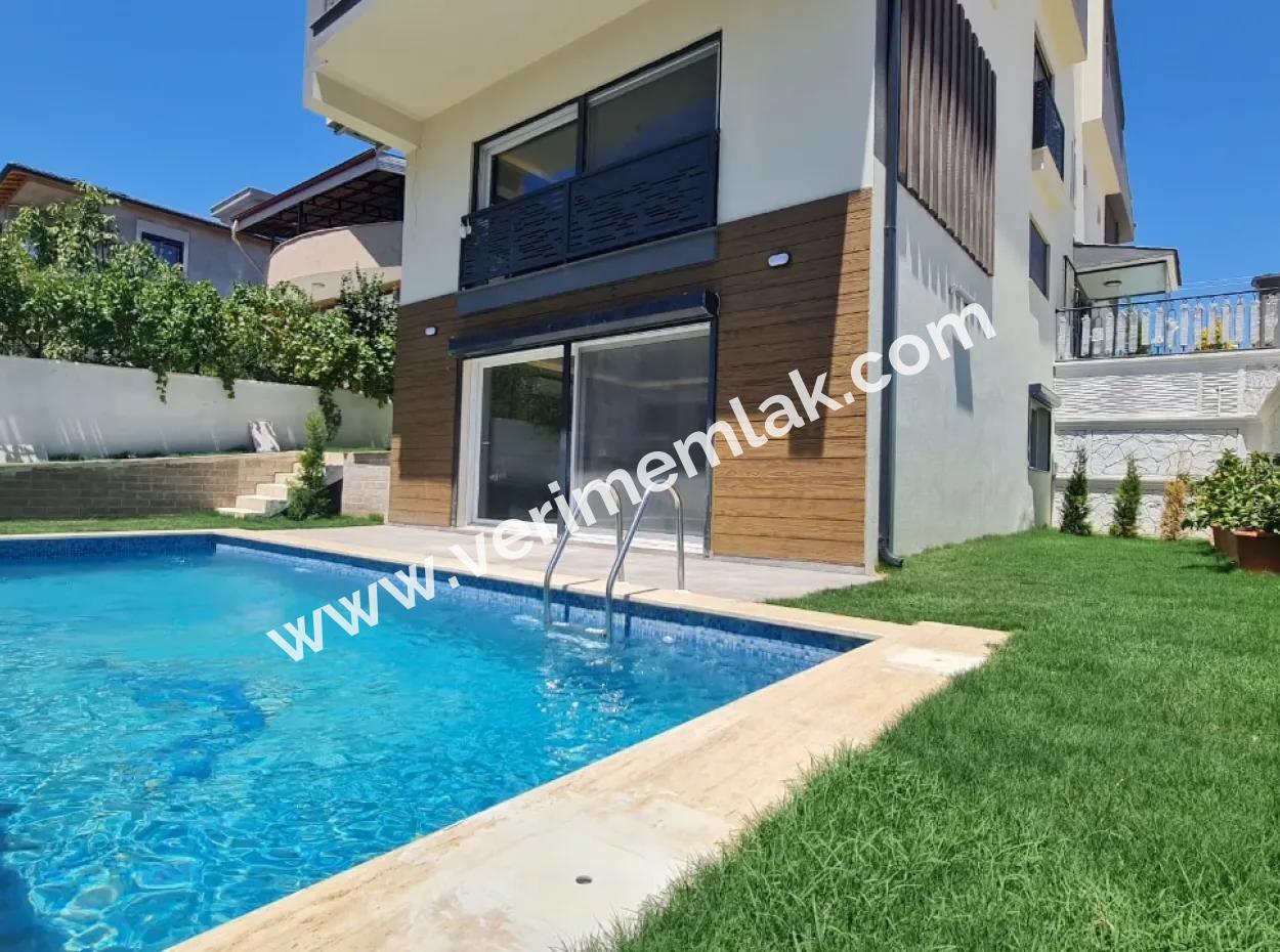 Seferihisar De Havuzlu Yerden Isıtmalı Satılık4+1 Villa