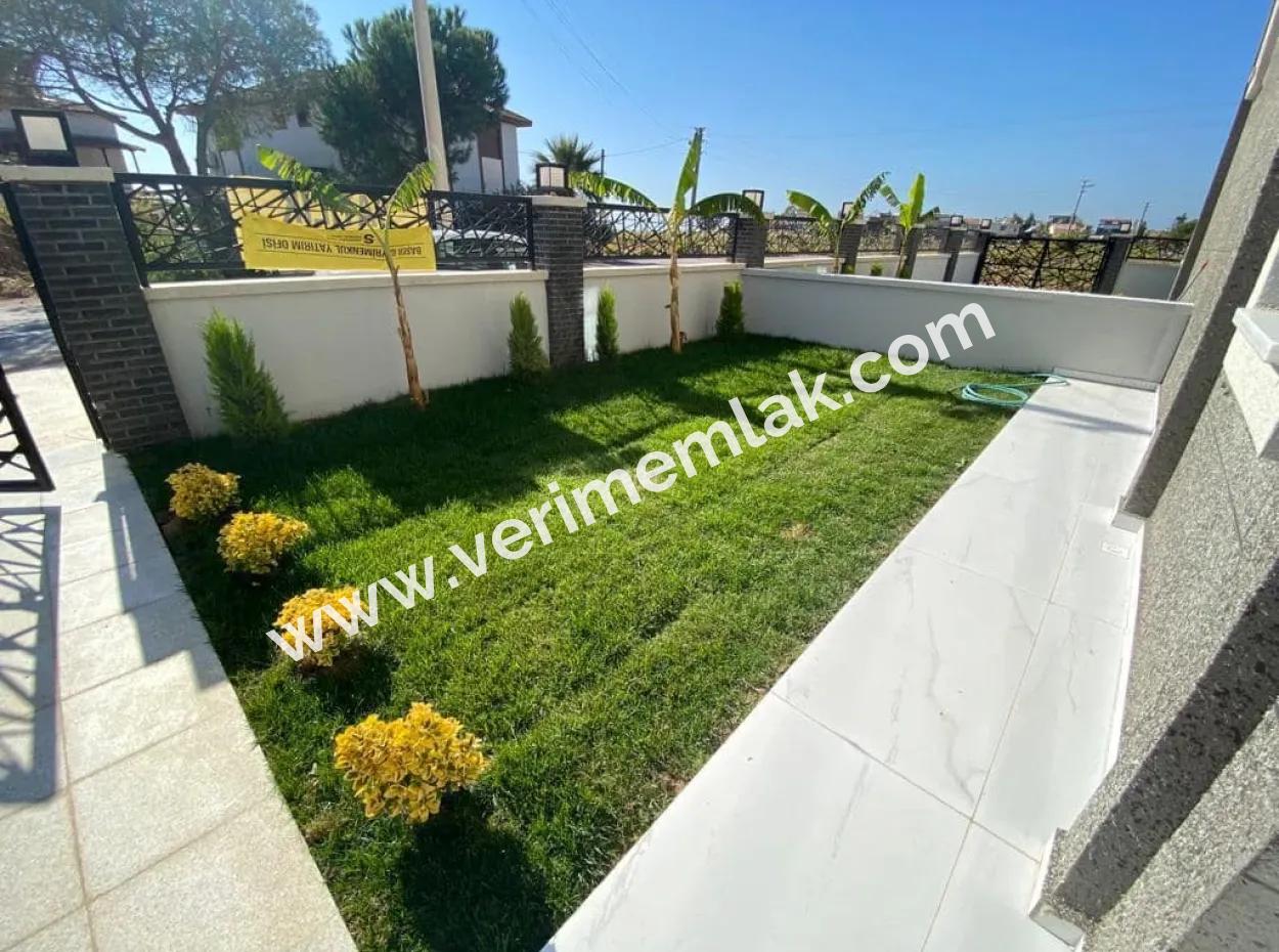 Gümüldür De Denize 50M2 Havuzlu Bahçeli Satılık Yazlık Villa