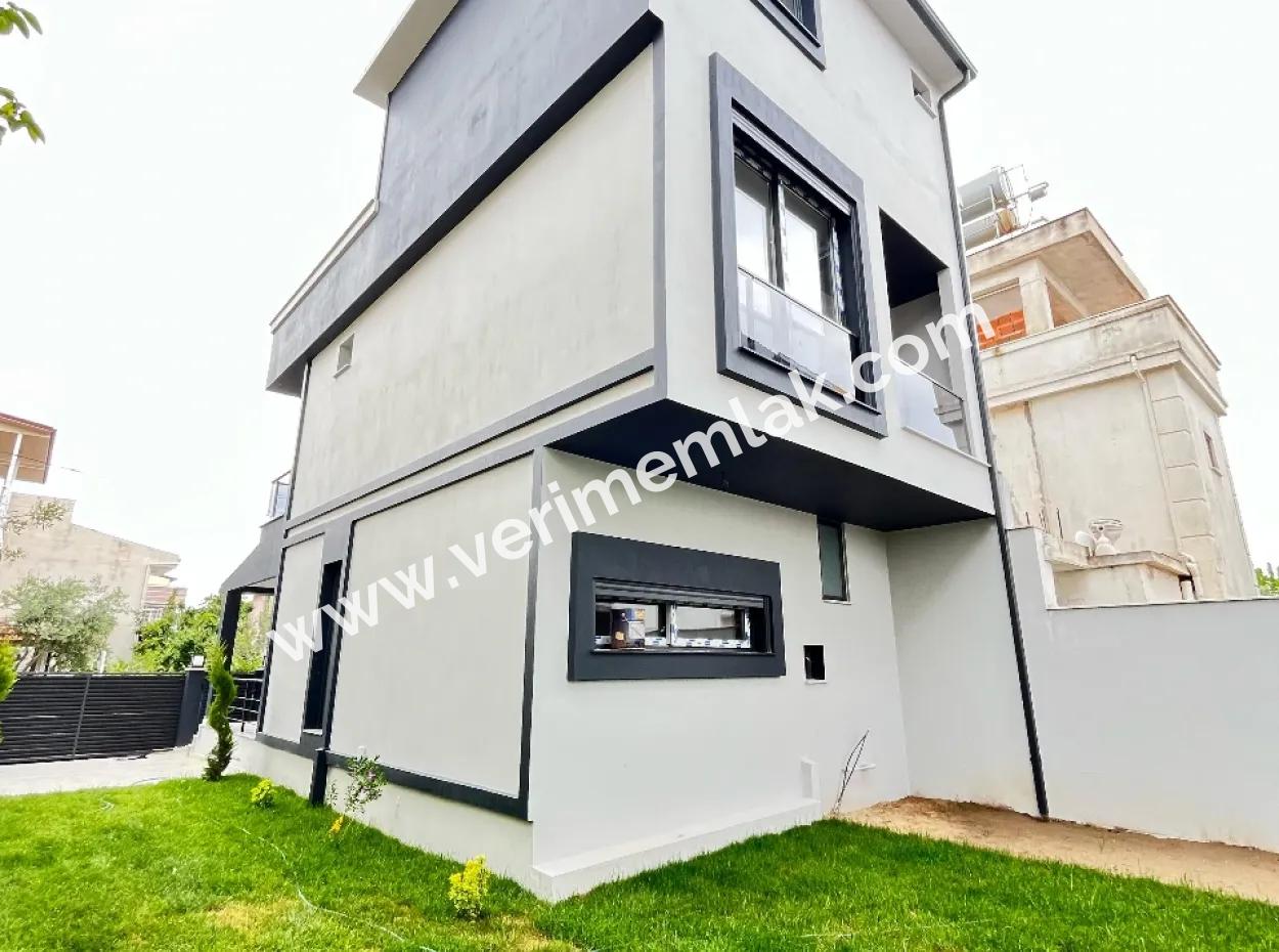 Seferihisar Doğanbey Merkez'de 200M2 Arsa İçin'de Müstakil Sıfır Satılık 3+1 Dubleks Villa