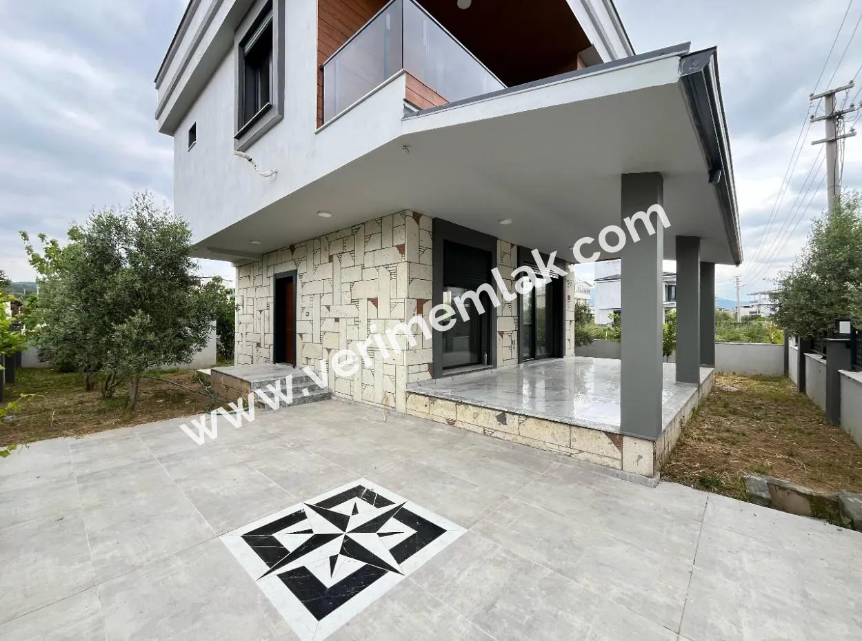 Doğanbey De Tek Müstakil Lükx Satılık 3+1 Villa