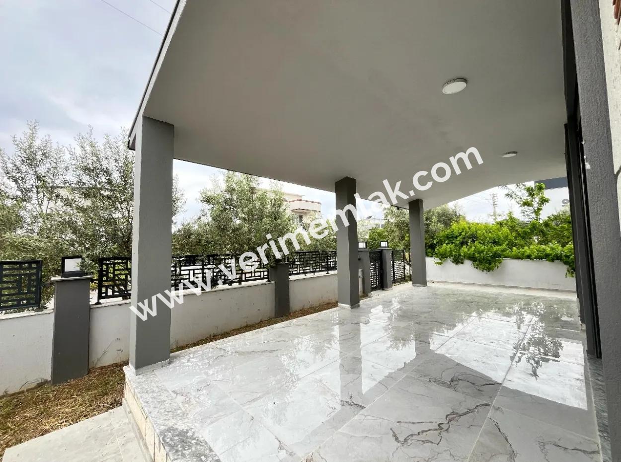 Doğanbey De Tek Müstakil Lükx Satılık 3+1 Villa