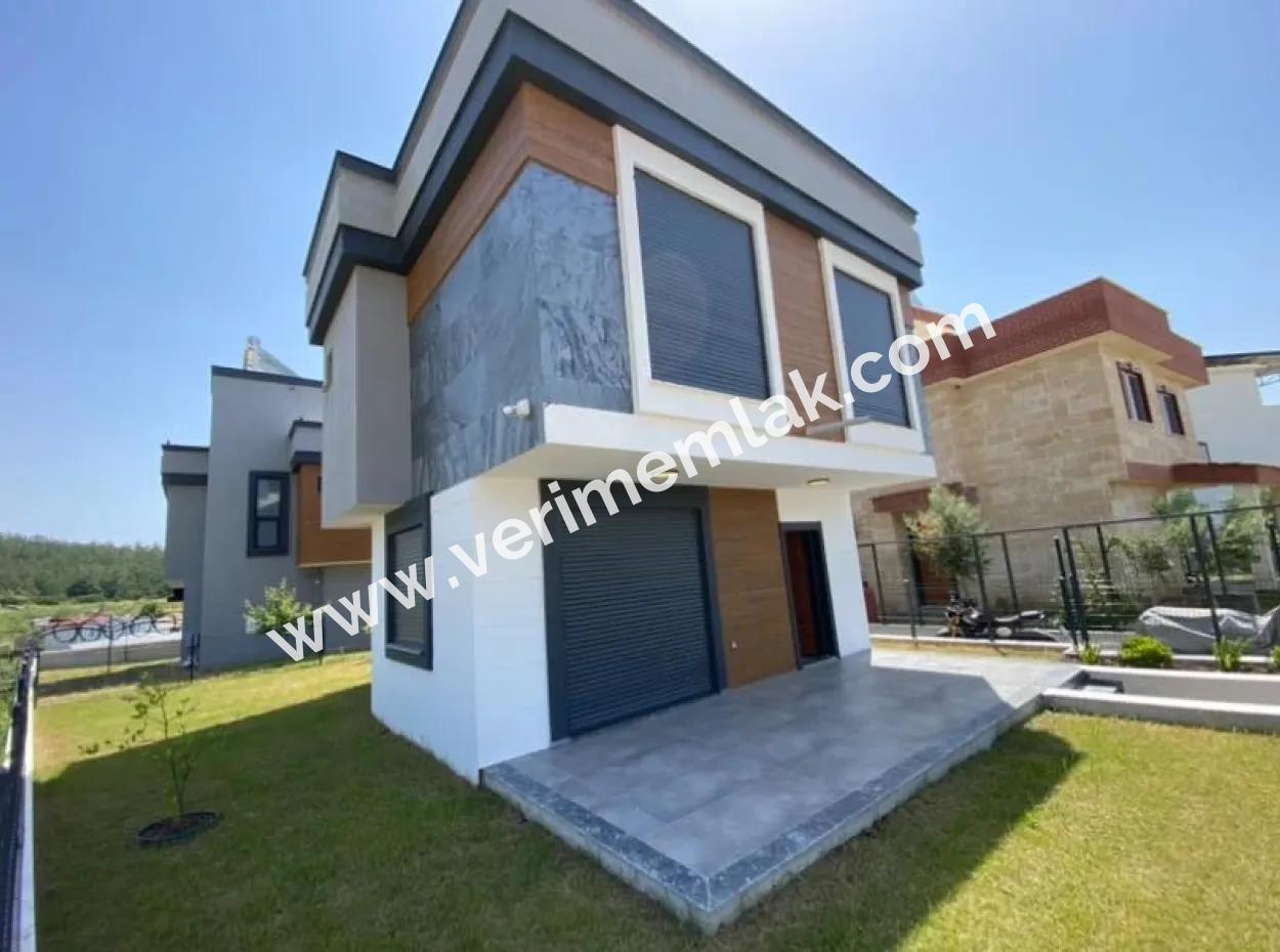 Ürkmez De Deniz Manzaralı Tek Müstakil 3+1 Villa