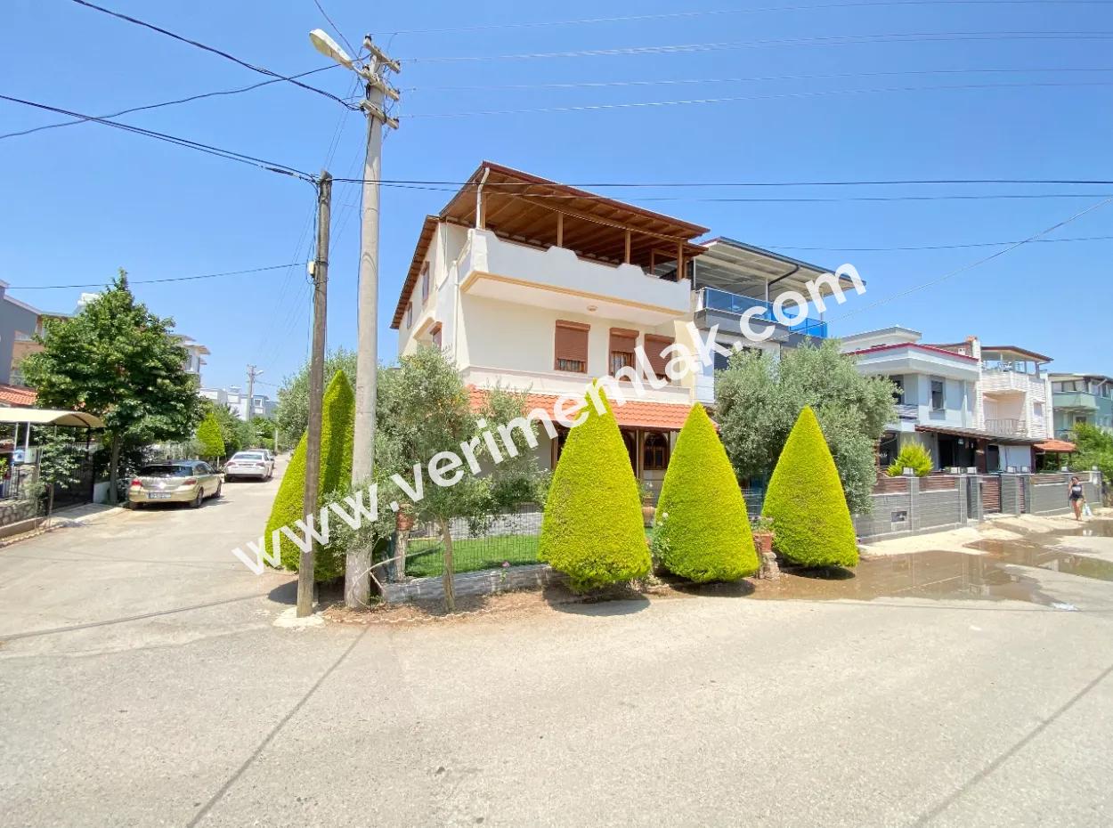 Doğanbey Merkezinde Denize 350M2 Ultra Lüx 7+2 Villa