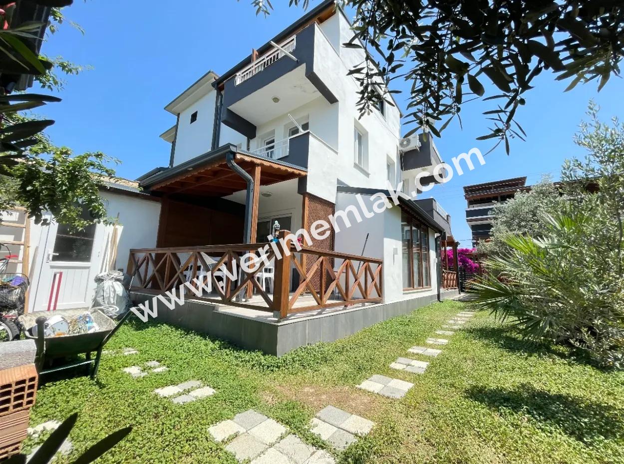 Doğanbeyde Kapali Otoparkı Denize 550M2 Ultra Lüx Satılık 3+1 Villa
