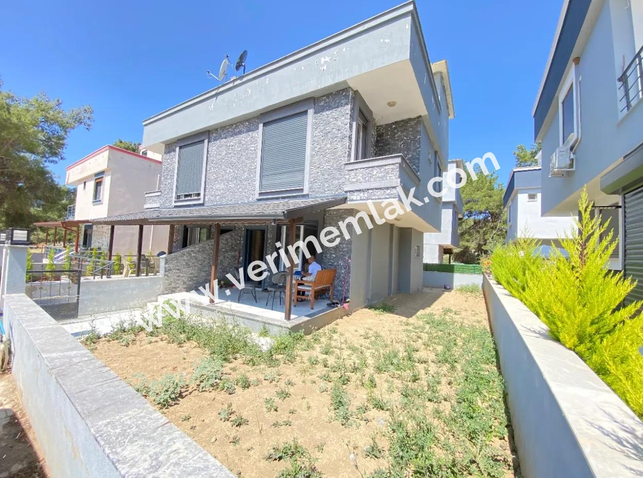 Seferihisar Payamlı De Köşe Villa Geniş Bahçeli Satılık 3+1 Villa