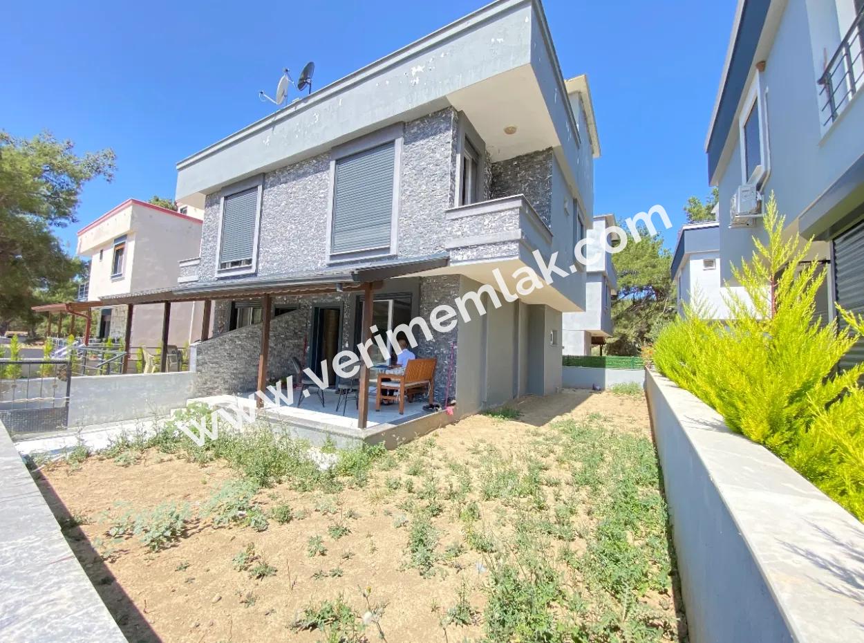 Seferihisar Payamlı De Köşe Villa Geniş Bahçeli Satılık 3+1 Villa