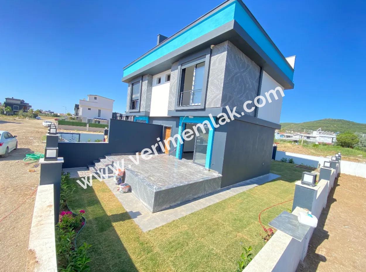 Doğanbey De  Denize 500 Metre Yerden Isıtma Satılık 2+1 Villa