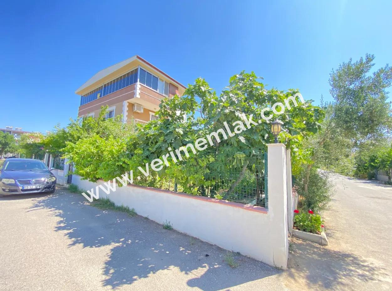 Doğanbey De Köşe Villa Tek Müstakil Geniş Bahçeli Ultra Lükx Satılık 4+1 Villa