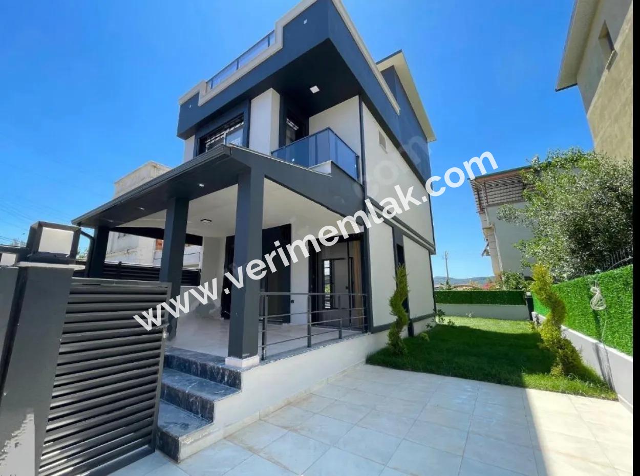 Seferihisar Doğanbey Merkez'de 200M2 Arsa İçin'de Müstakil Sıfır Satılık 3+1 Dubleks Villa
