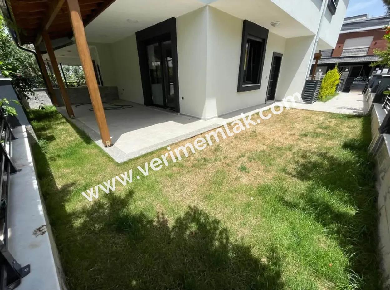 Doğanbey De Deniz Cok Yakın Mustakil Bahçeli Satılık 4+1 Villa