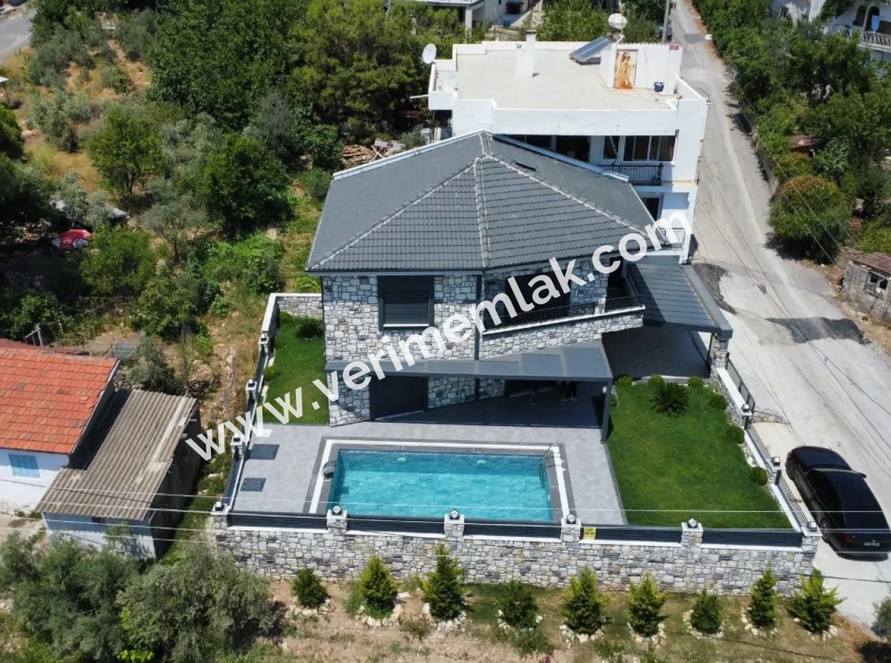 Satılık Havuzlu Geniş Bahçeli Müstakil 3+1 Villa