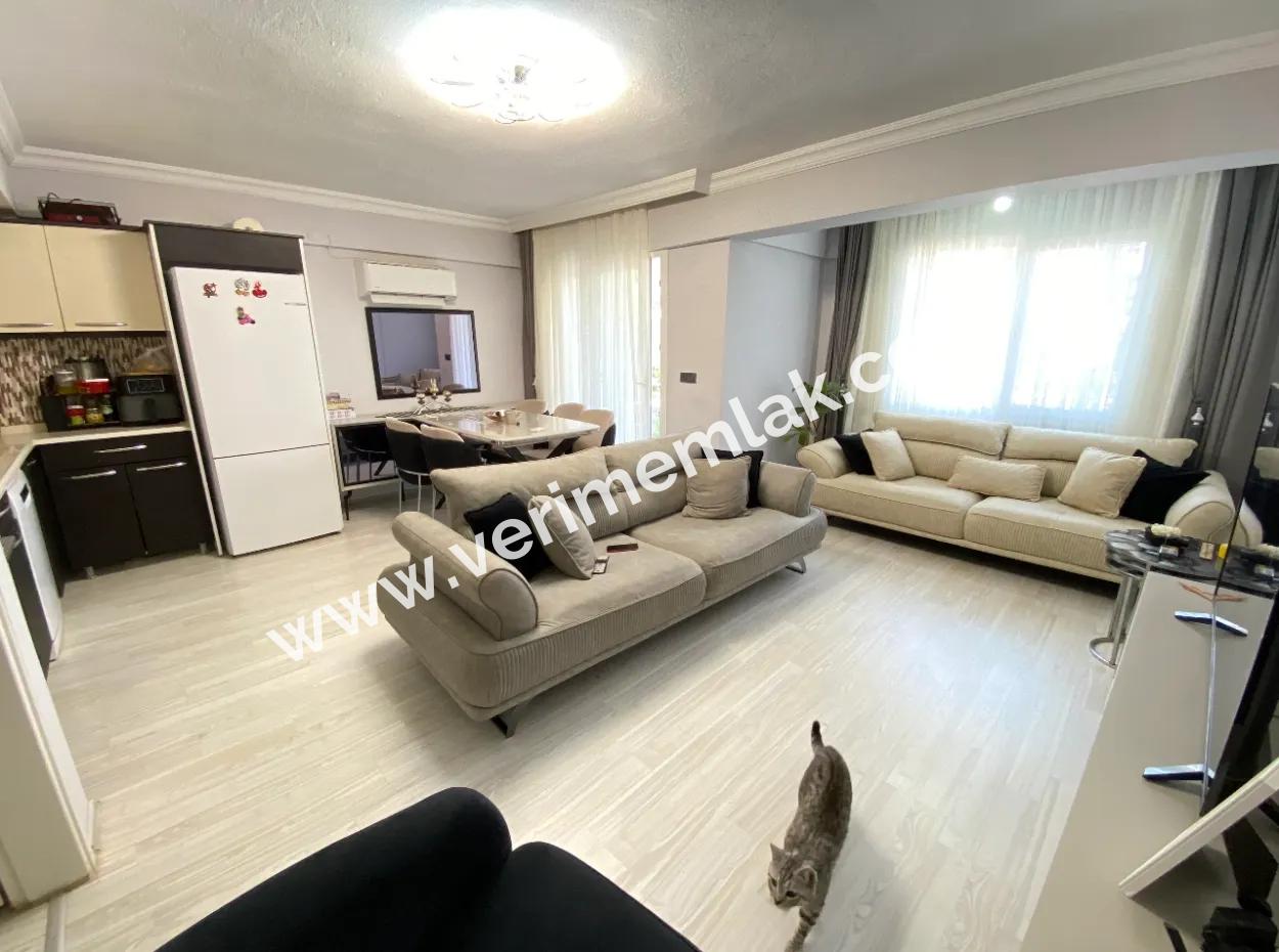 Seferihisar Ürkmez'de Otoparklı Ara Kat Denize 250Mt Satılık 2+1 Daire