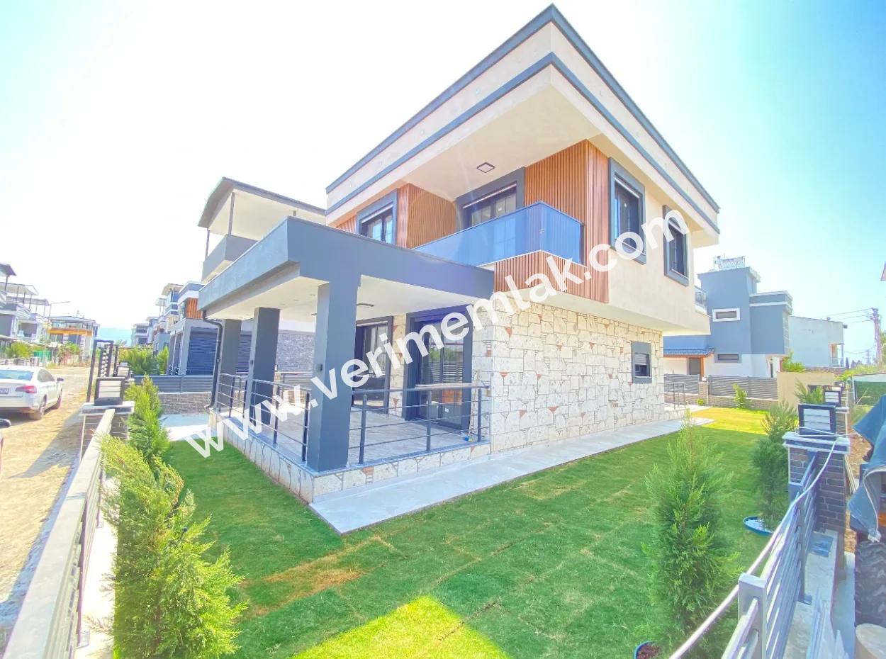 Seferihisar Doğanbeyde Tek Mustakil Havuzlu Satılık 3+1 Villa