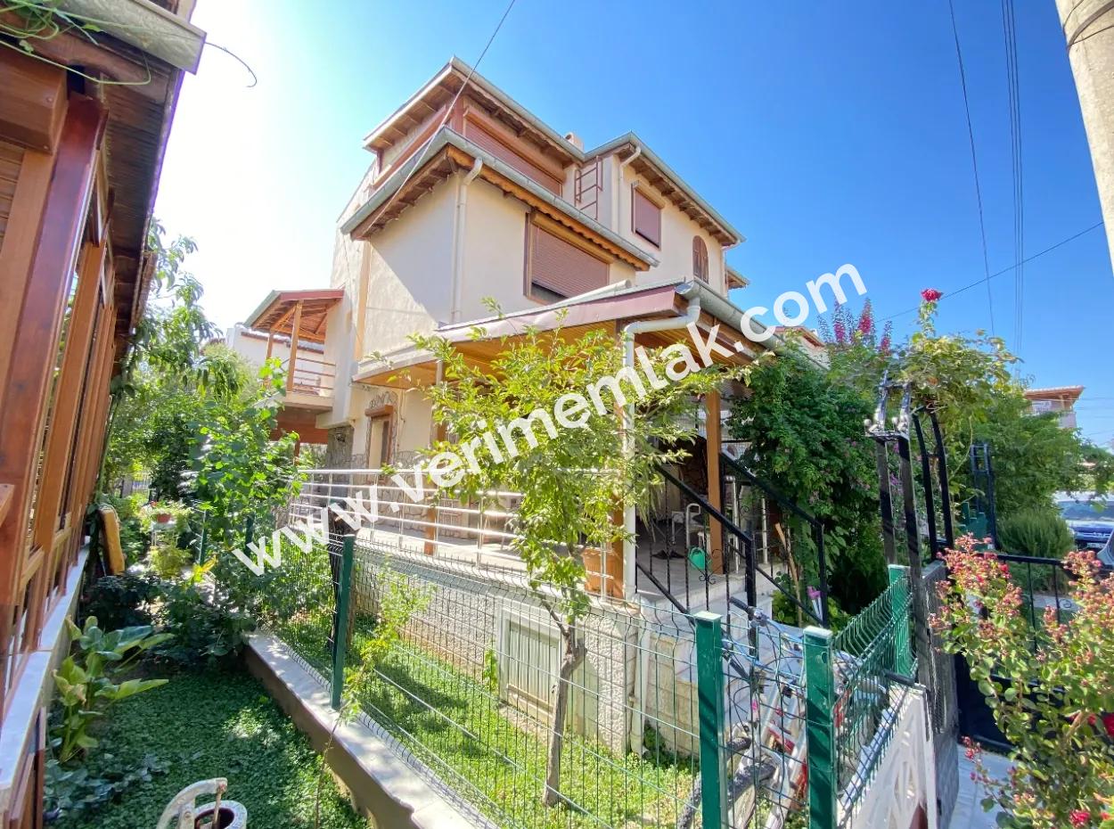 Seferihisar Doğanbey'de Site İçerisinde Geniş Bahçeli Müstakil.satılık 4+1 Villa