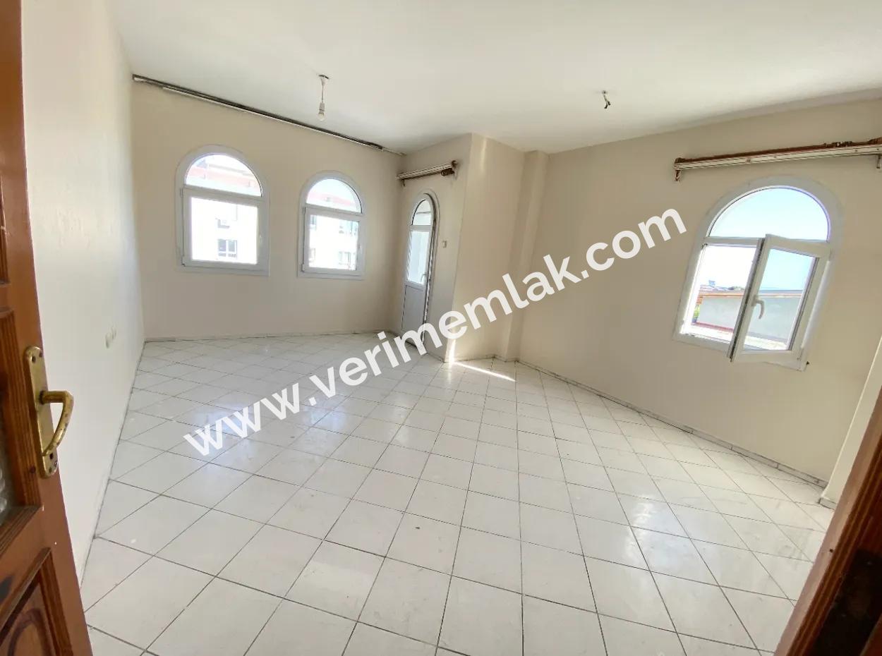 Ürkmez De Ana Cadde Üzeri Önü Açık Manzaralı Kiralık 2+1 Daire