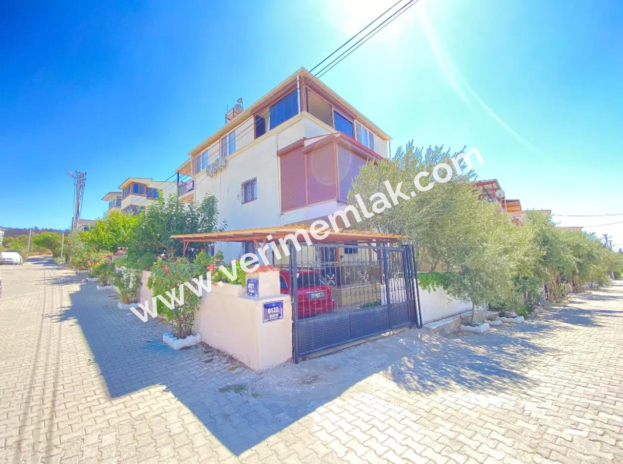 Ürkmez De Kat Kaloriferli Merkezi Konumda Satılık 2+1 Lüks Daire