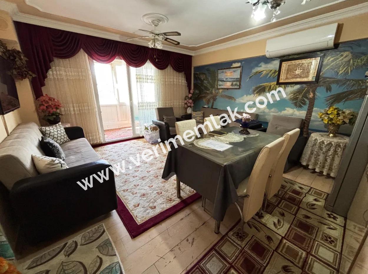Seferihisar Ürkmez De Çarşı Merkezinde Denize 100Mt Satılık 2+1 Daire