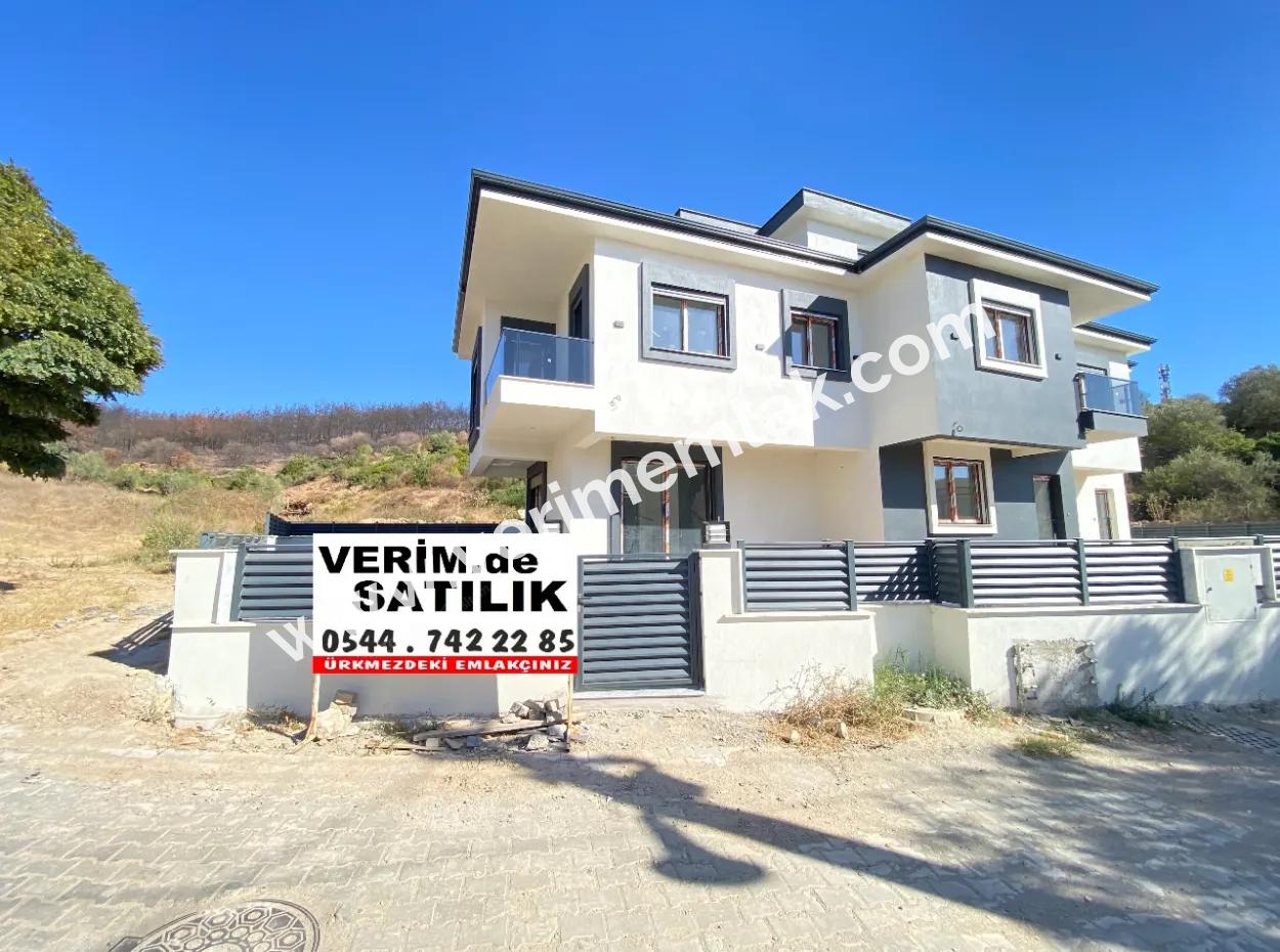 Ürkmez Plajına Çok Yakın Satılık Harika Villa Köşe Konumunda